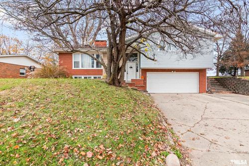 8167 W Outer Road, Sherman, IL, 62684 | Card Image