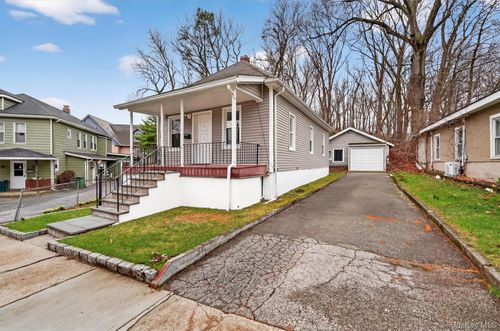 222 Bleakley Ave, Buchanan, NY, 10511-1002 | Card Image