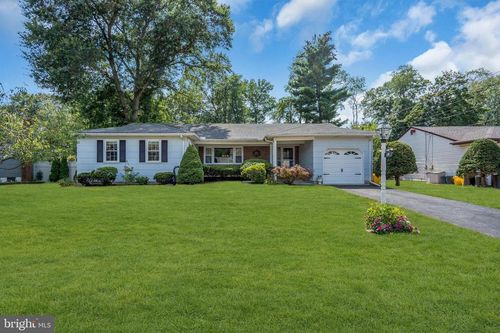 14 Chester Ave, Hamilton, NJ, 08619-3702 | Card Image
