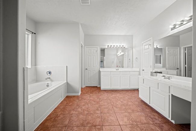 18302 Glenn Haven Estates Dr, House other with 5 bedrooms, 4 bathrooms and 3 parking in Spring TX | Image 21
