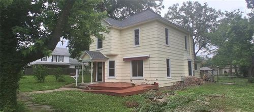 515 S Cottonwood St, Iola, KS, 66749-3811 | Card Image