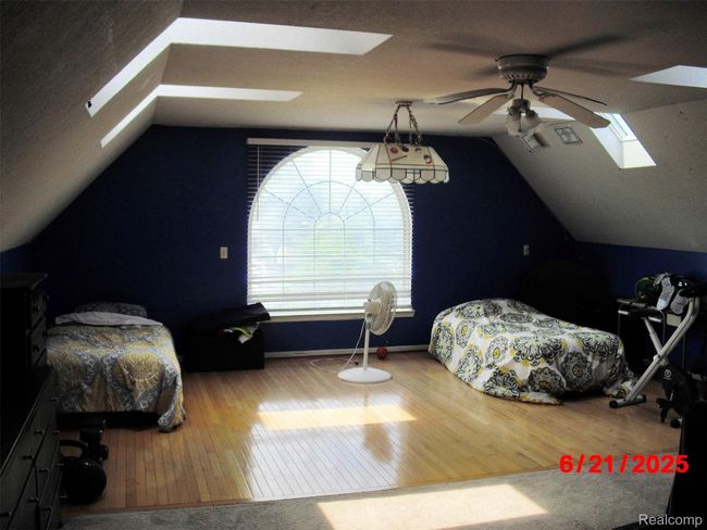 Bonus Room Over 3 Car Garage | Image 9