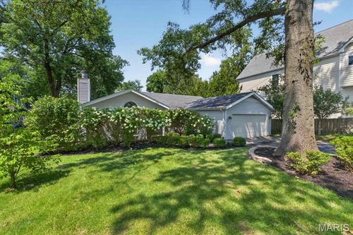 15 Dwyer Pl, Saint Louis, MO, 63124-1625 | Card Image