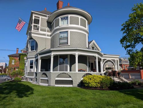 84 Bay St, Manchester, NH, 03104-3041 | Card Image