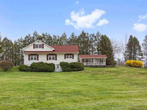 5 Shari Dr, Marlboro, NY, 12542-5618 | Card Image