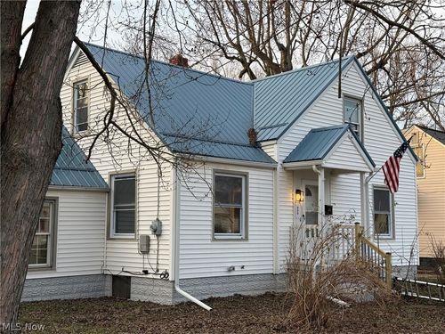 880 Meadowbrook Avenue Se, Warren, OH, 44484 | Card Image