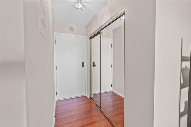 Entry closet | Image 12