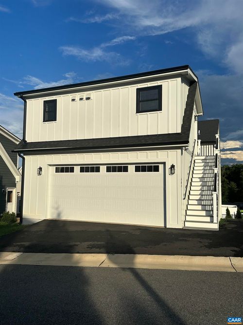 404 Phillips Aly, CHARLOTTESVILLE, VA, 22901-3258 | Card Image
