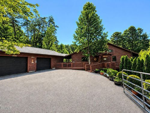 1665 Scenic Woods Way, Sevierville, TN, 37876-7486 | Card Image
