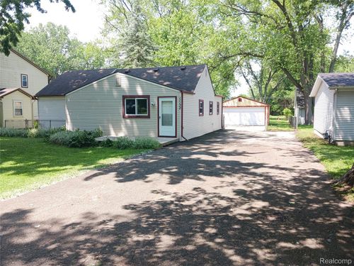 11132 Cape Cod St, Taylor, MI, 48180-3947 | Card Image