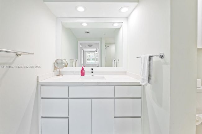 APT-1908 - 347 New River Dr, Condo with 2 bedrooms, 2 bathrooms and null parking in Fort Lauderdale FL | Image 18