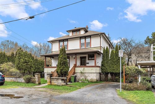 1950 Granite St, Victoria, BC, V8S3G1 | Card Image