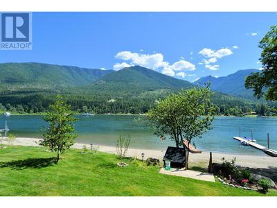 7606 Highway 3 A, House other with 3 bedrooms, 2 bathrooms and 2 parking in Balfour BC | Image 3