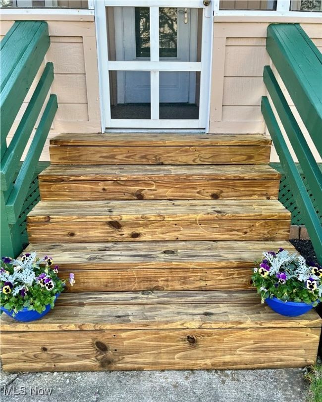 View of front property entrance | Image 34