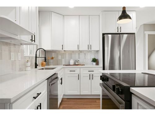 2890 S Sherman St, Englewood, CO, 80113-1621 | Card Image