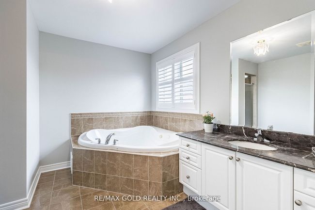 251 Father Tobin Rd, House other with 6 bedrooms, 4 bathrooms and 4 parking in Brampton ON | Image 20