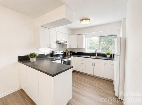 4822 Spring Lake Dr, Charlotte, NC, 28212-8395 | Card Image