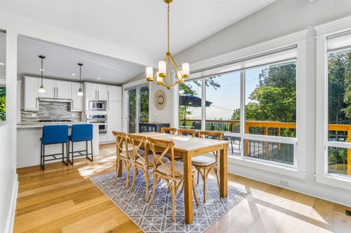 884 Wellington Dr, North Vancouver, BC, V7K1K7 | Card Image