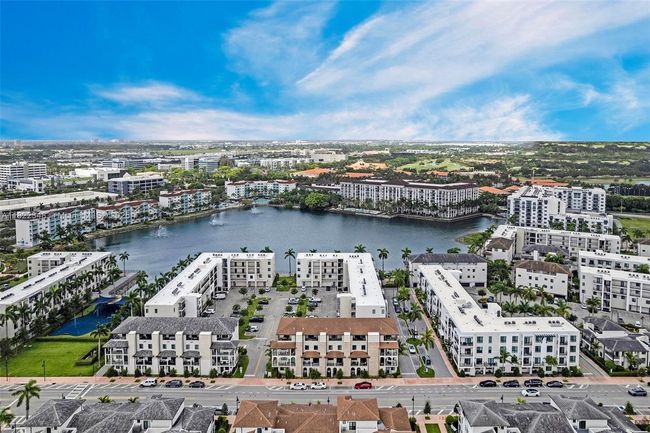 4690 Nw 84 Th Ave, Townhouse with 3 bedrooms, 5 bathrooms and null parking in Doral FL | Image 40