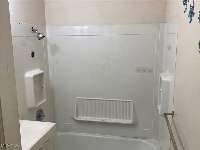 BATHROOM ON FIRST FLOOR | Image 15