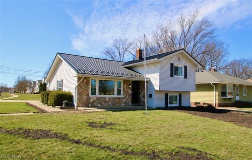 940 Talmadge Ave, Wickliffe, OH, 44092-2133 | Card Image