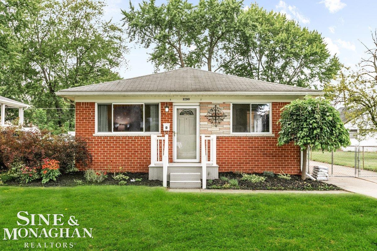 Euclid St, Saint Clair Shores, MI 48082