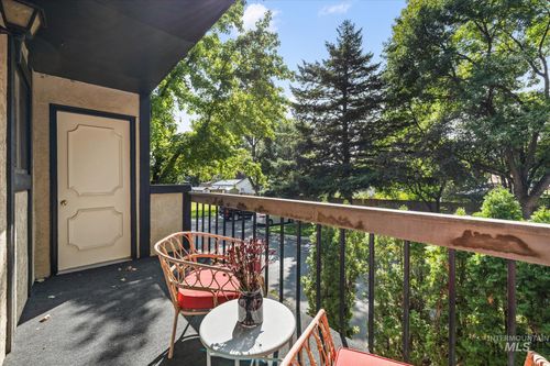 7044 W Colehaven Ln, Boise, ID, 83704-8553 | Card Image