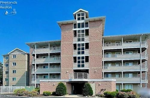 32 Marina Point Dr, Sandusky, OH, 44870-6507 | Card Image