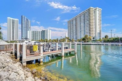 317 - 400 Kings Point Dr, Condo with 1 bedrooms, 1 bathrooms and null parking in Sunny Isles Beach FL | Image 1