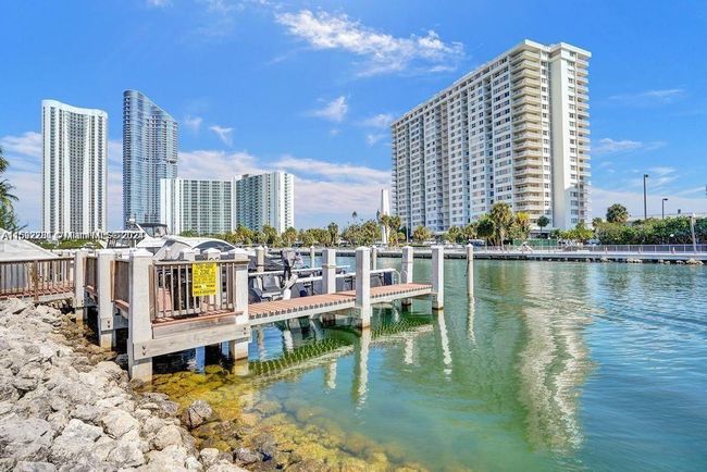 317 - 400 Kings Point Dr, Condo with 1 bedrooms, 1 bathrooms and null parking in Sunny Isles Beach FL | Image 1