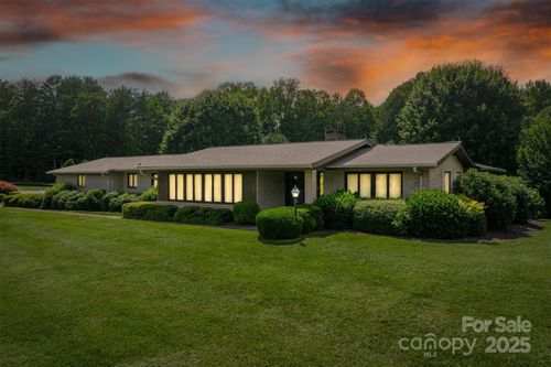 2813 Lakeview Dr, Lenoir, NC, 28645-9133 | Card Image