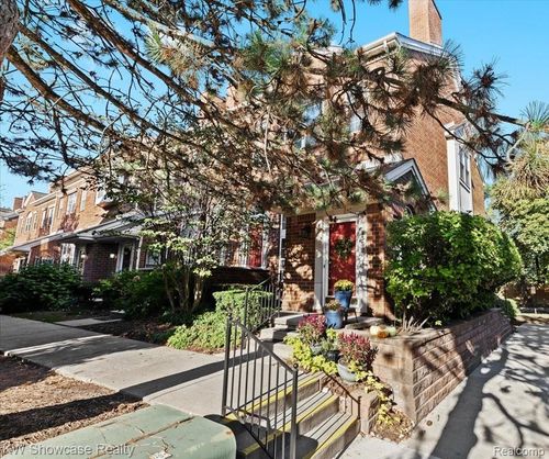 1552 Maryland Club Dr, Royal Oak, MI, 48067-4501 | Card Image