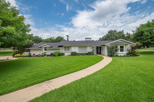 4141 Shannon Dr, Fort Worth, TX, 76116-8041 | Card Image
