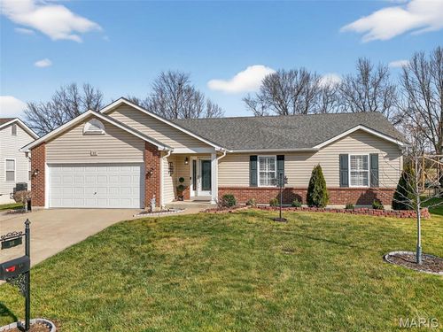 35 Swaying Pine Ln, Winfield, MO, 63389-3034 | Card Image