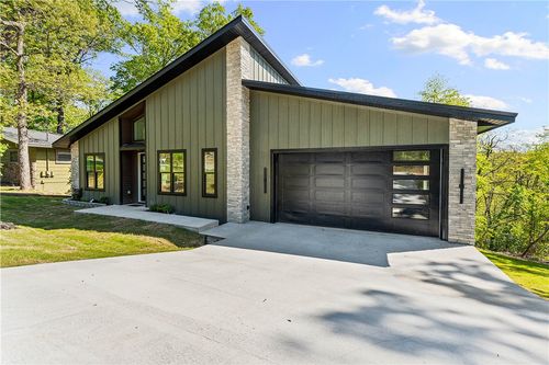 71 York Dr, Bella Vista, AR, 72714-2511 | Card Image