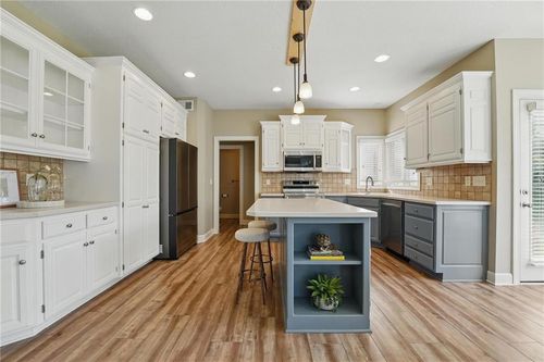 4904 W 162nd St, Overland Park, KS, 66085-7810 | Card Image