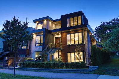 462 E 20 Th St, House other with 7 bedrooms, 6 bathrooms and 2 parking in North Vancouver BC | Image 3