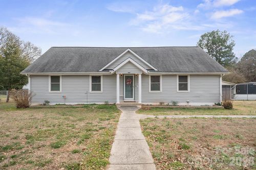 117 Hillcrest Dr, Bessemer City, NC, 28016-2832 | Card Image