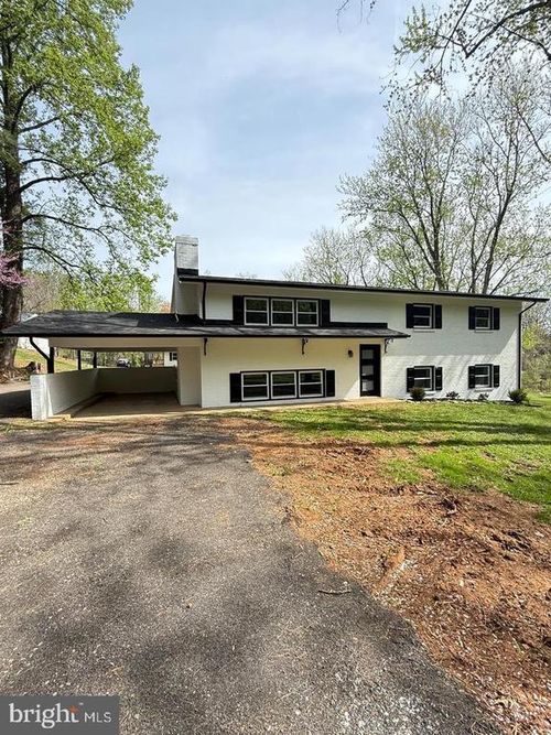 5388 Dumfries Rd, WARRENTON, VA, 20187-4517 | Card Image