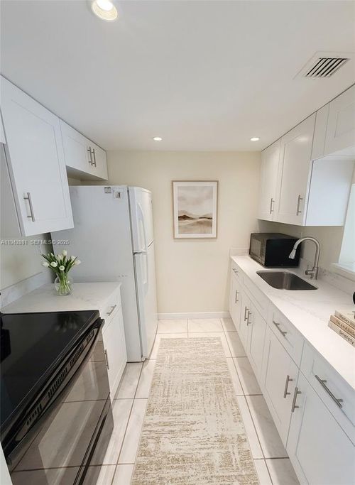 apt-212-260 Nw 107th Ave, Miami, FL, 33172-3864 | Card Image