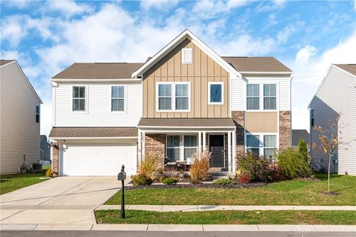 7026 Honeylocust St, Tipp City, OH, 45371-7592 | Card Image