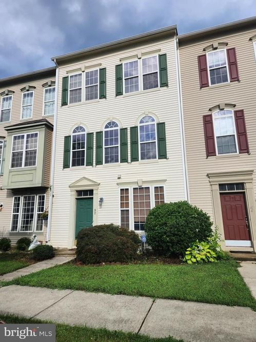 92 Davis St, CHARLES TOWN, WV, 25414-4478 | Card Image
