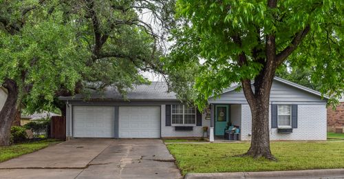 304 Moore St, Brady, TX, 76825-7406 | Card Image