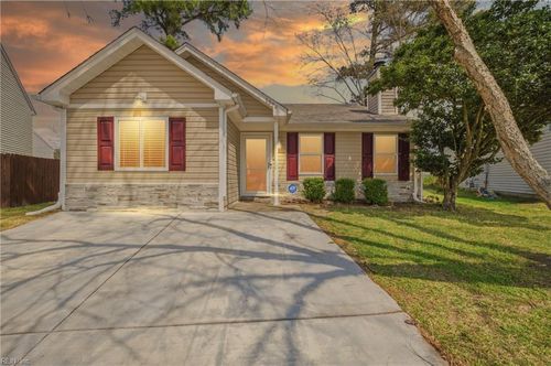 1376 Beacons Reach Dr, Virginia Beach, VA, 23454-5558 | Card Image