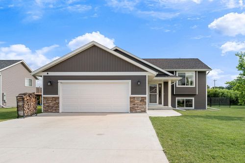 805 El Dorado St Se, Owatonna, MN, 55060-6605 | Card Image