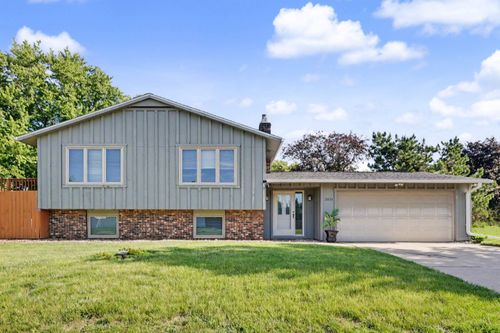 2621 W 4th St, Cedar Falls, IA, 50613-6651 | Card Image