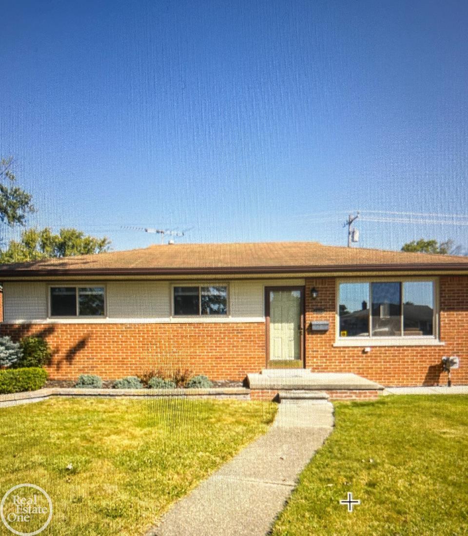 Barton St, Saint Clair Shores, MI 48081