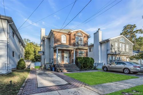 78 Edgewood Rd, Port Washington, NY, 11050-1533 | Card Image