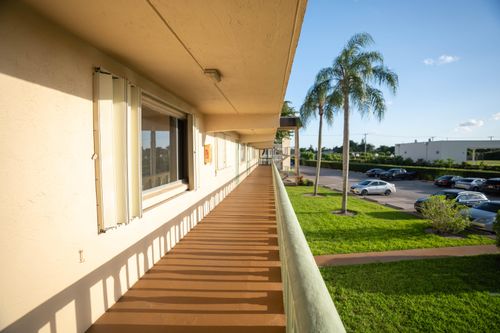 214-400 Village Green Cir W, Palm Springs, FL, 33461-6518 | Card Image