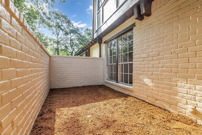 Imagine beautiful plants and lawn furniture in this courtyard! | Image 6